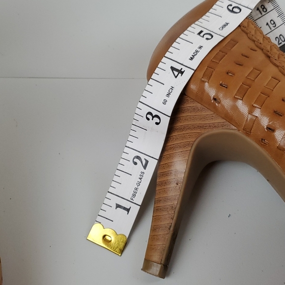 Andrew Geller, tan high heels. - Picture 5 of 7